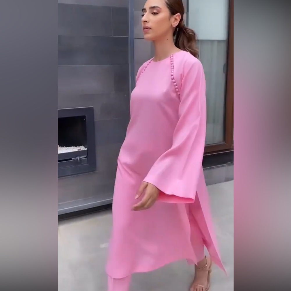 SAK Atelier pink raglan set Pakistani